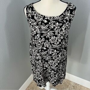 Women’s 1X Notations Sleeveless Tunic Black w/White Beachy Floral Pattern